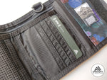 โหลดรูปภาพลงในเครื่องมือใช้ดูของ Gallery Trifold Wallet Limited Beams Boy
