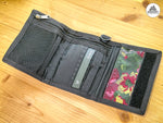 โหลดรูปภาพลงในเครื่องมือใช้ดูของ Gallery Trifold Wallet
